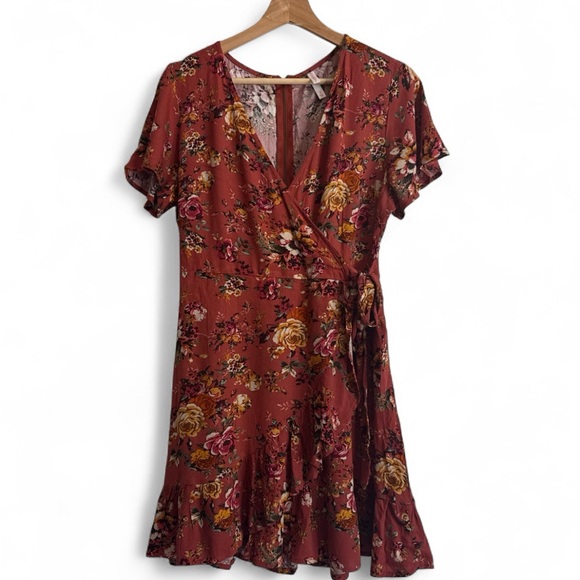 Xhilaration Dresses & Skirts - Xhilaration Rust Floral Wrap Mini Dress